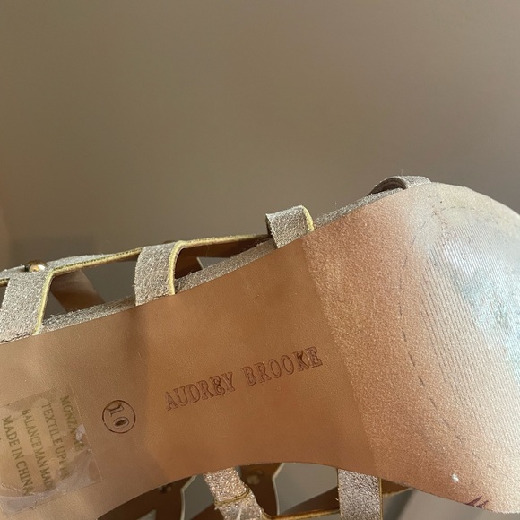 Audrey Brooke gold high heels size 10 - Picture 4 of 4